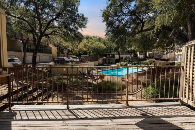 8642 Fredericksburg Rd, Unit 703 in San Antonio, TX - Building Photo - Building Photo