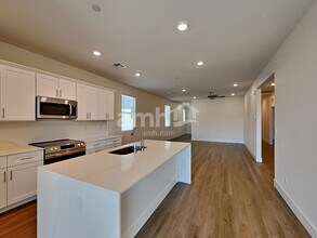 850 English Primrose St in Henderson, NV - Foto de edificio - Building Photo