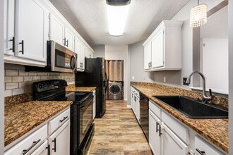 1167 Landsdowne Dr in Charleston, SC - Foto de edificio - Building Photo