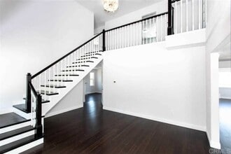 259 E Crescent Ave in Redlands, CA - Foto de edificio - Building Photo
