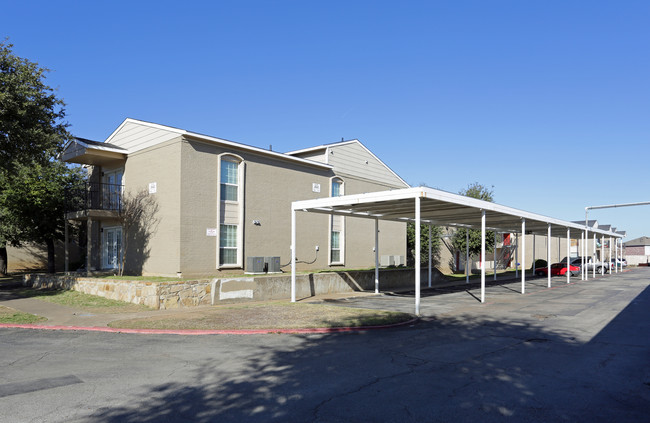 Spanish Oaks in Arlington, TX - Foto de edificio - Building Photo