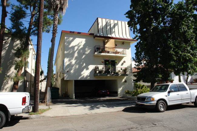 15339 Weddington St in Sherman Oaks, CA - Building Photo - Building Photo