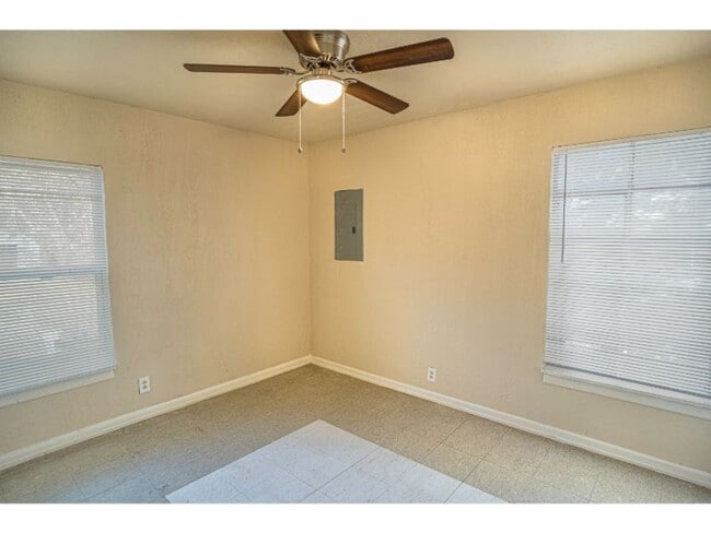 property at 1003 Poinsettia St