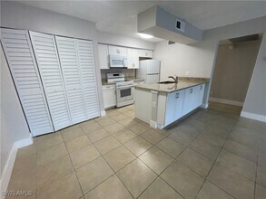 5323 Summerlin Rd in Ft. Myers, FL - Building Photo - Building Photo