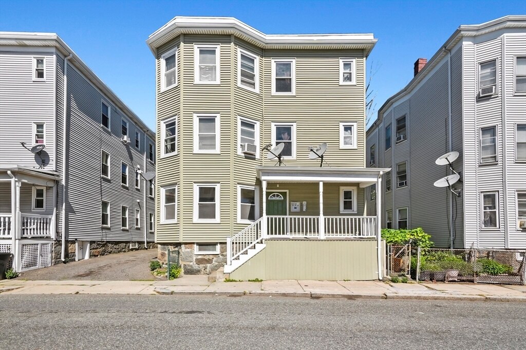 37 Lyon St in Boston, MA - Building Photo