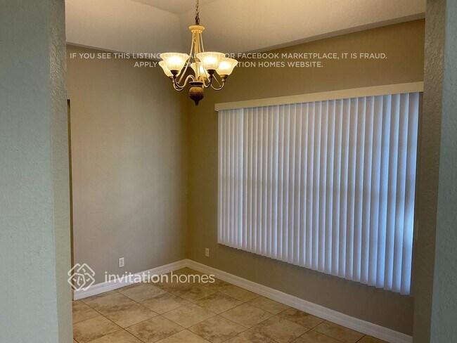 4392 Skyway Ave in North Port, FL - Foto de edificio - Building Photo