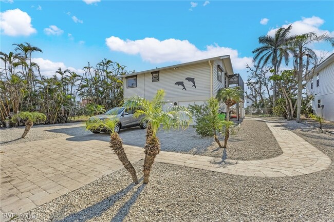5394 Palmetto St in Fort Myers Beach, FL - Building Photo - Building Photo