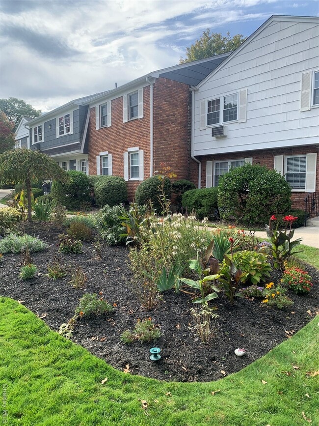 23 Doxbury Ln in Suffern, NY - Building Photo - Building Photo