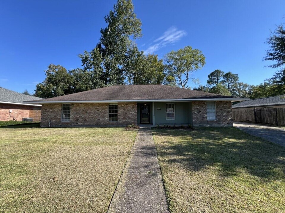 15628 Antietam Ave in Baton Rouge, LA - Building Photo