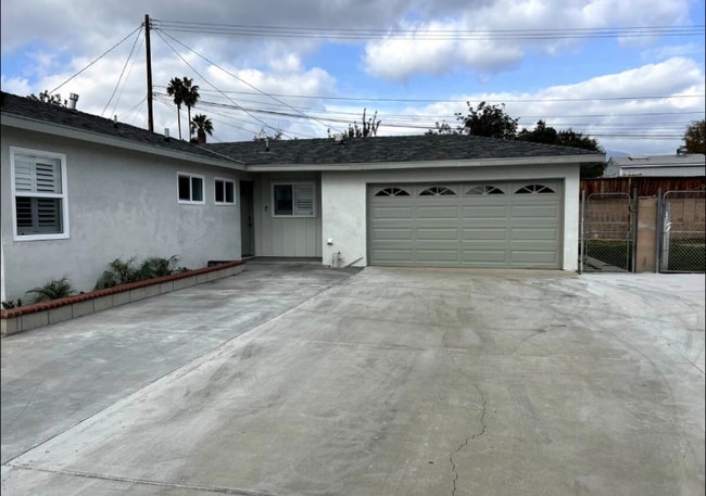 1125 Verde Ct in Pomona, CA - Foto de edificio - Building Photo