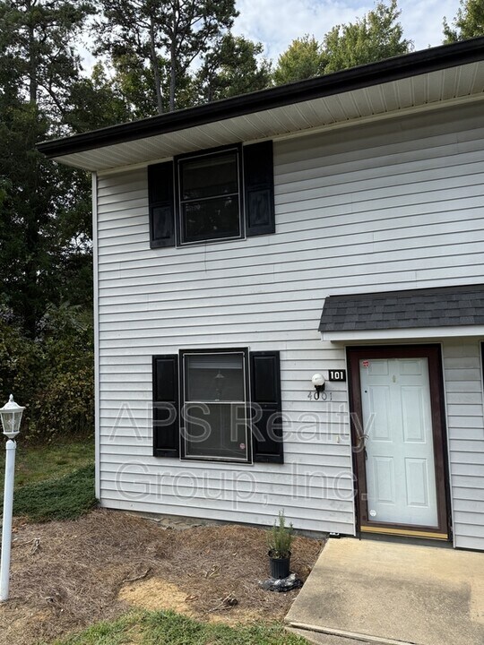 4001 S Bend Dr in Winston-Salem, NC - Building Photo