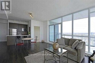 66 Forest Manor Rd in Toronto, ON - Building Photo - Building Photo