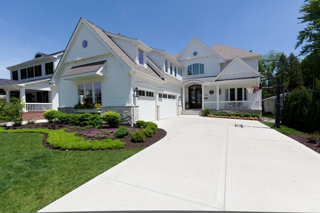 20 S Ewing St in Naperville, IL - Building Photo - Building Photo