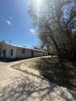1958 Redmond St in Port Charlotte, FL - Building Photo
