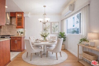 1154 S Barrington Ave in Los Angeles, CA - Foto de edificio - Building Photo