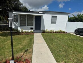 5451 SW 6th St in Coral Gables, FL - Building Photo - Building Photo