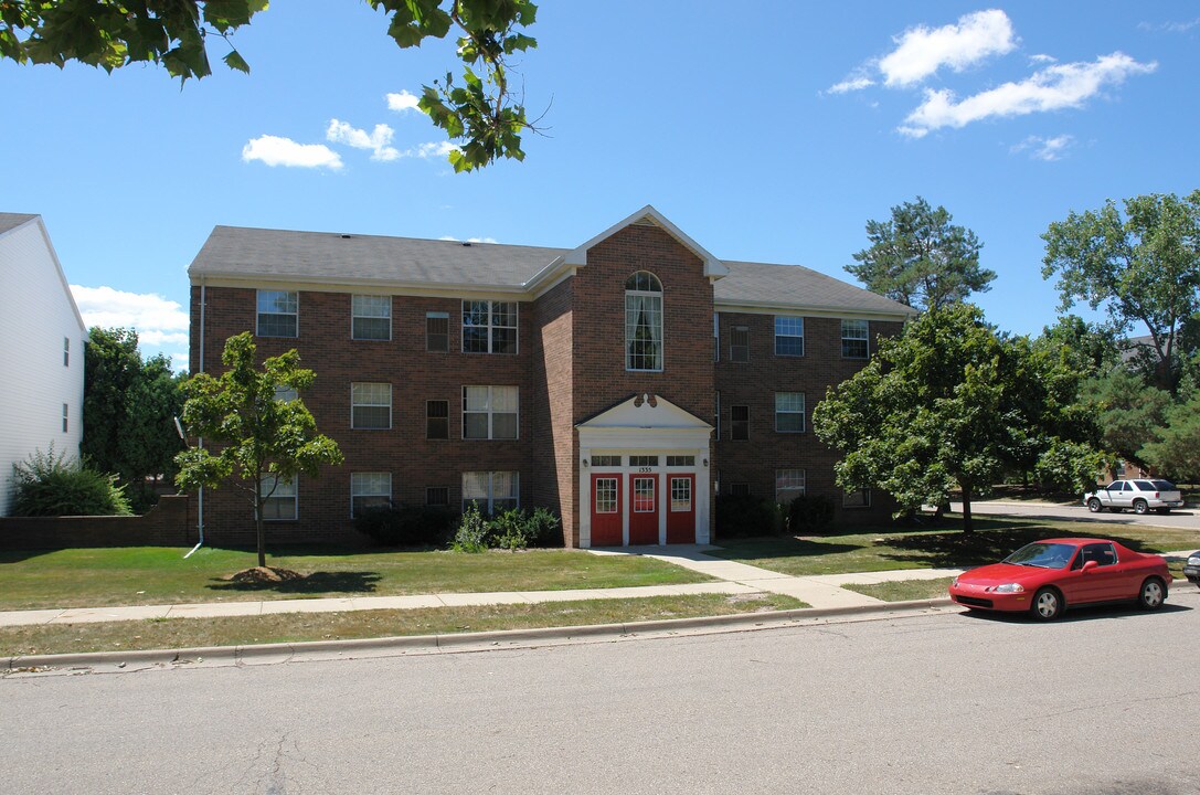 1315-1335 Westview Ave in East Lansing, MI - Building Photo