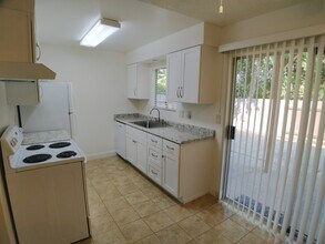 1671 Bramble Pl, Unit Downstairs in Redding, CA - Building Photo - Building Photo