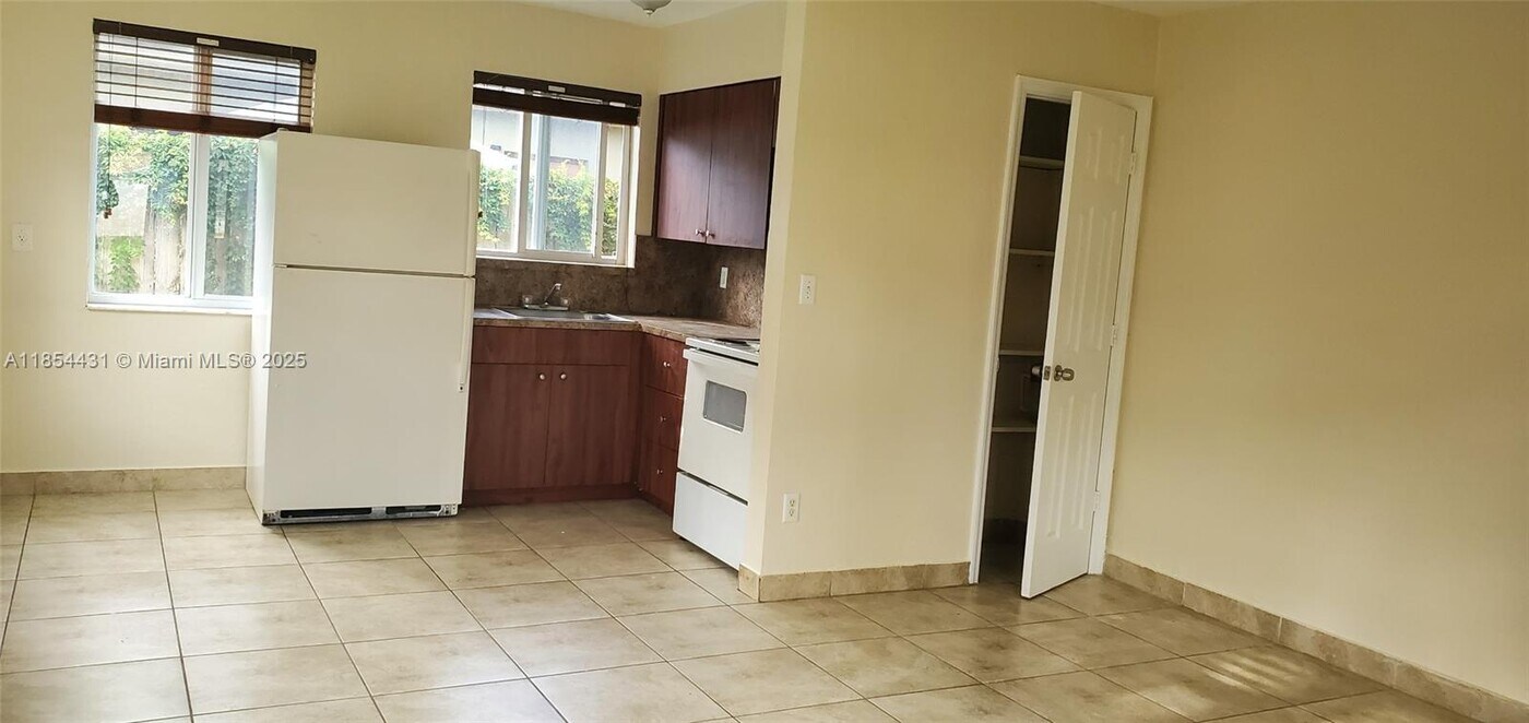 1310 NE 127th St in North Miami, FL - Building Photo