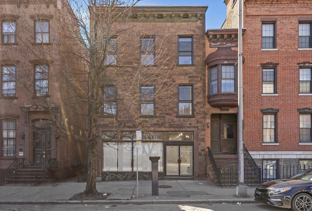 170 Washington Ave, Unit Apt 1 in Albany, NY - Building Photo