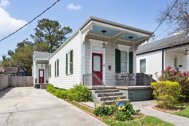 124 Lafayette St in Gretna, LA - Foto de edificio - Building Photo