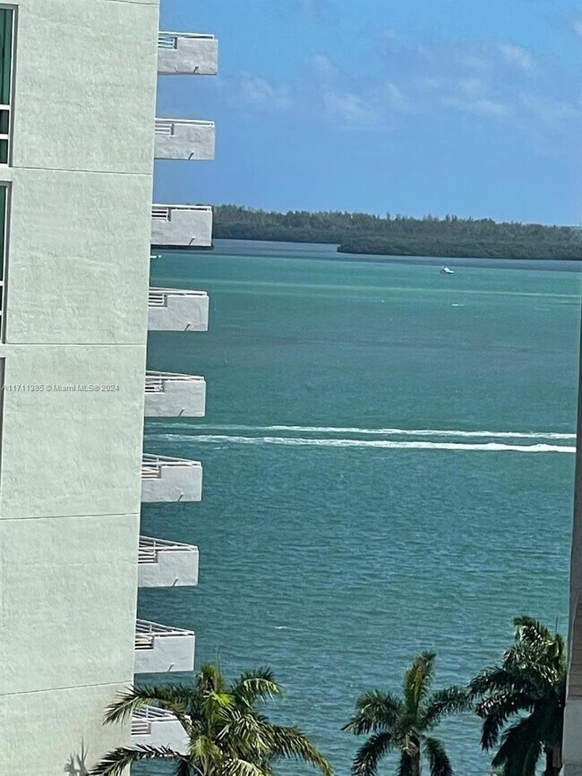 185 SE 14th Terrace in Miami, FL - Foto de edificio - Building Photo