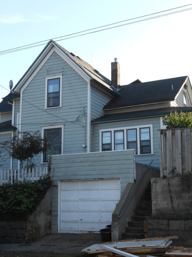 802 5th St in Oregon City, OR - Building Photo - Building Photo