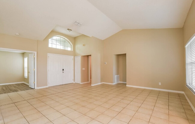 8718 Sandy Plains Dr in Riverview, FL - Foto de edificio - Building Photo