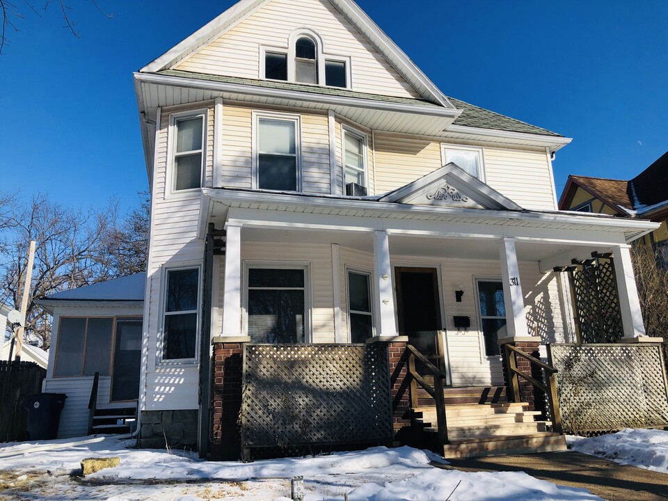 311 Western Ave in Waterloo, IA - Building Photo