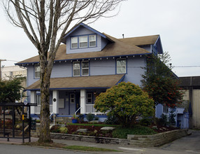 Gibbons House in Olympia, WA - Foto de edificio - Building Photo