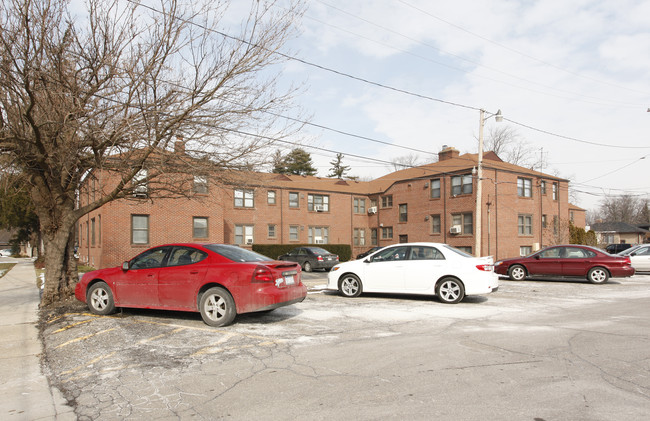 Colony House Condominiums in Dearborn, MI - Building Photo - Building Photo