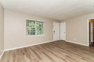 3244 Stone Ct in Douglasville, GA - Foto de edificio - Building Photo