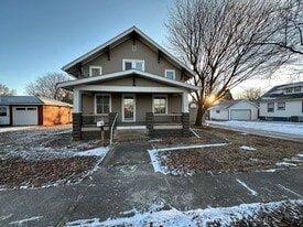 417 Albany Ave NE in Orange City, IA - Building Photo