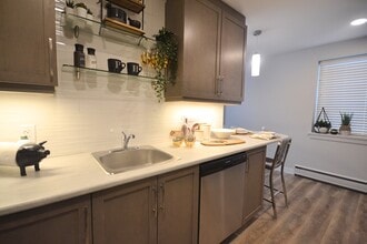 Palmer House in Winnipeg, MB - Building Photo - Building Photo