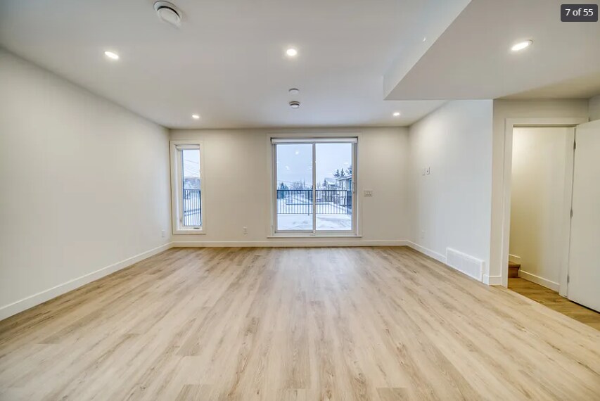 2210-2249 49 Ave SW in Calgary, AB - Building Photo