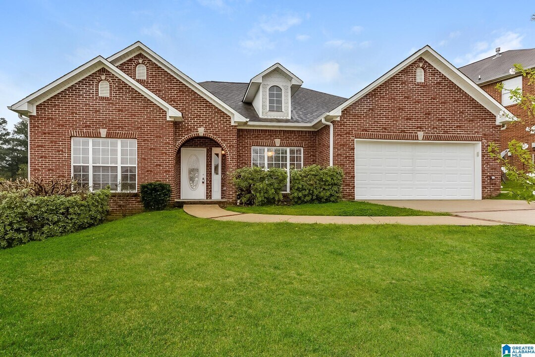 1215 Riverford Dr in Birmingham, AL - Building Photo