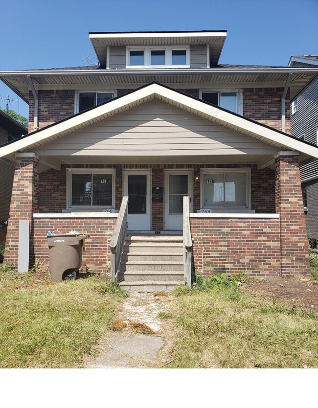 758 W Huron St