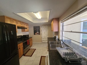 7111 N Whittier St in Tampa, FL - Foto de edificio - Building Photo