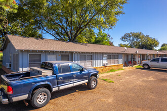 900 S Tool Dr in Tool, TX - Building Photo - Building Photo