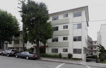 166 Athol Ave in Oakland, CA - Building Photo - Building Photo