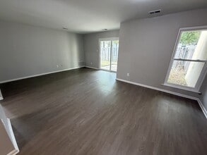 1455 Longdale Dr in Norfolk, VA - Building Photo - Building Photo