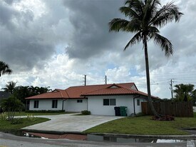 9203 SW 136th Terrace in Miami, FL - Building Photo