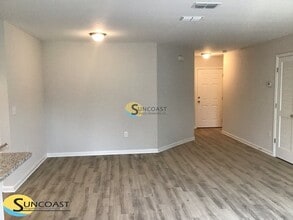 7847 Mariner St in Jacksonville, FL - Foto de edificio - Building Photo