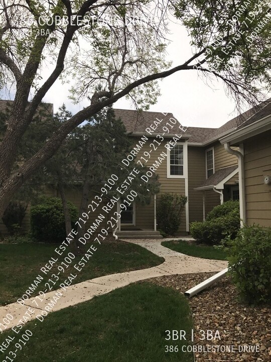 386 Cobblestone Dr in Colorado Springs, CO - Building Photo