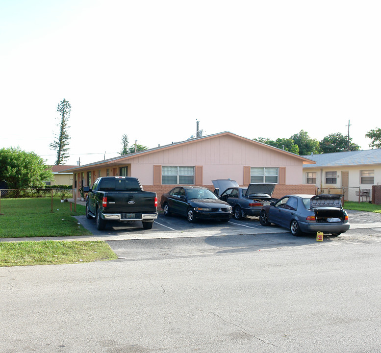 5225 NW 16th St in Fort Lauderdale, FL - Building Photo