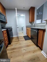 21228 McFadden Square in Cascades, VA - Building Photo - Building Photo