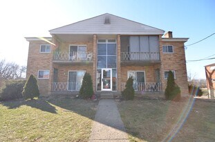 8441 Cottonwood Dr, Unit 4 in Cincinnati, OH - Building Photo
