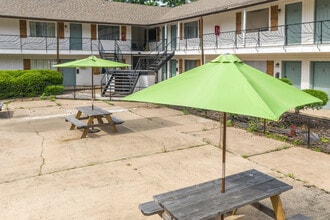 MF-09-The Grove Apartments in Fort Smith, AR - Building Photo - Building Photo