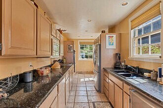 6340 Chelton Dr in Oakland, CA - Building Photo - Building Photo