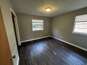 11 Hampstead Ave in Savannah, GA - Building Photo - Building Photo